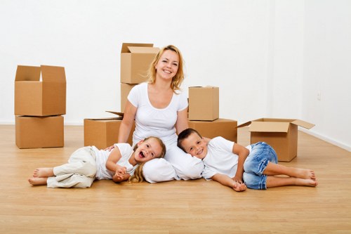 Local moving van for flats and houses in Hainault